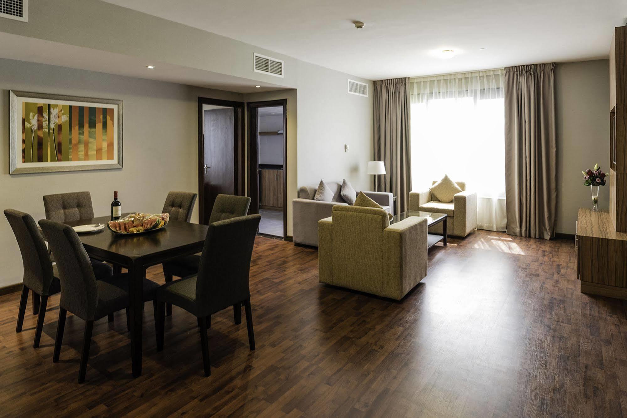 Emirates Plaza Hotel Abu Dhabi Exteriör bild
