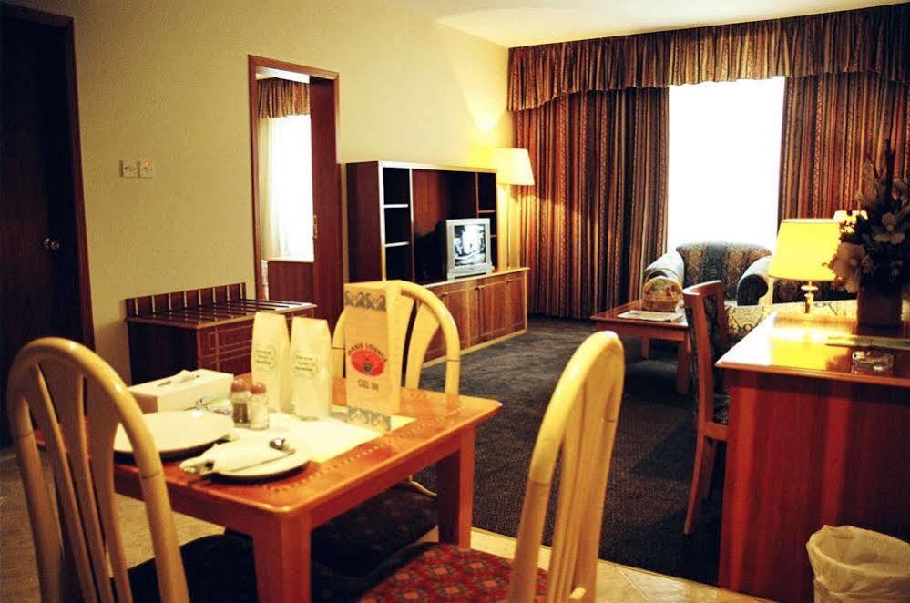 Emirates Plaza Hotel Abu Dhabi Exteriör bild
